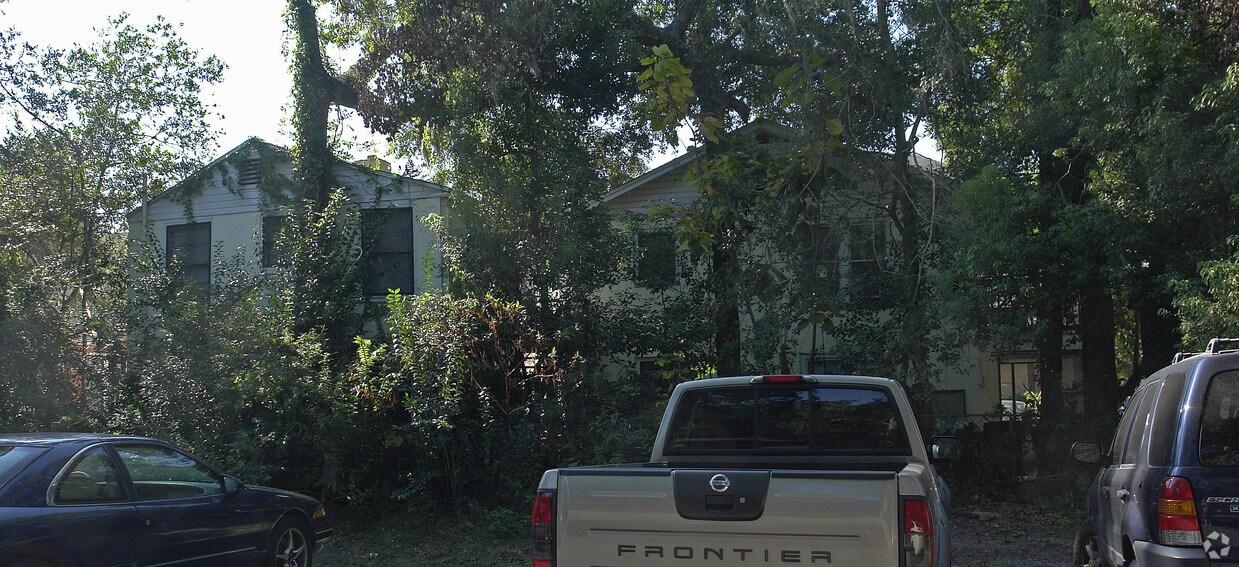 Building Photo - 303 NW 15th Ter