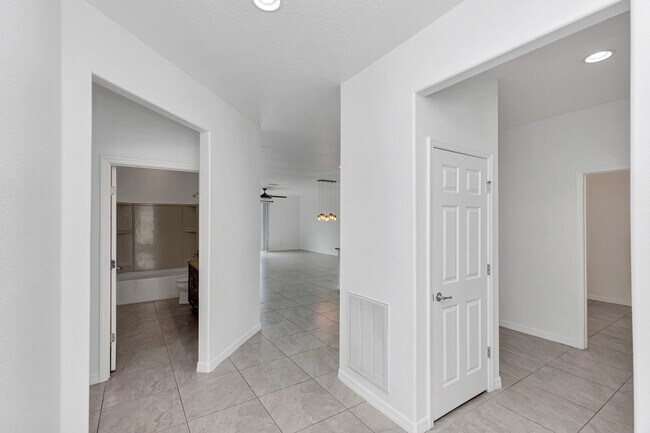 Building Photo - 2759 Mead Ave