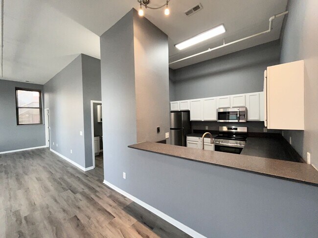 Foto del edificio - Limited time special! Stylish finishes in ...