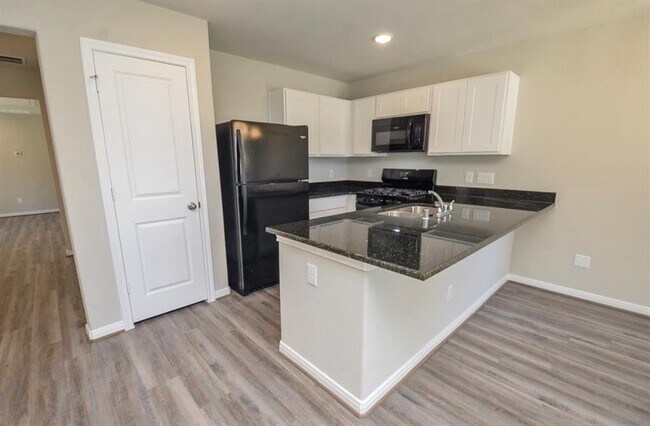 Building Photo - 420 2nd St