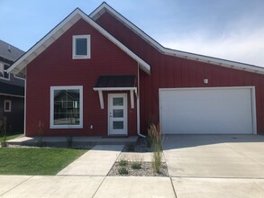 Building Photo - 127 Goldcrest Ln