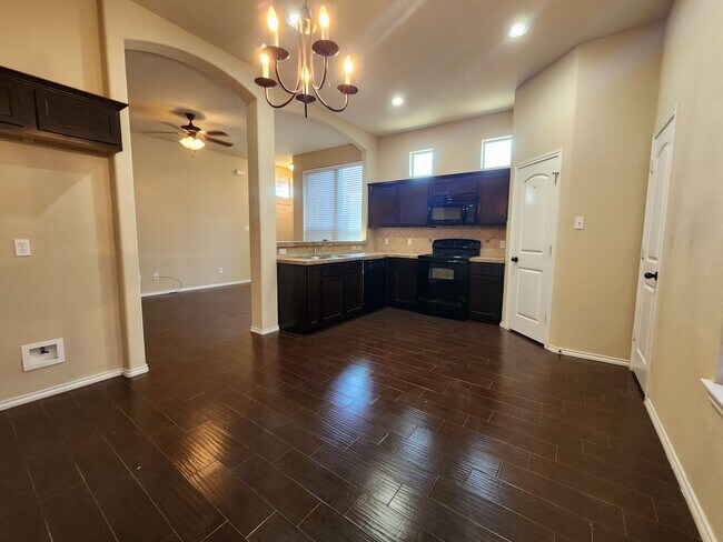 Building Photo - 2 Weeks Free Rent! 3/2.5/2 Duplex / Minute...