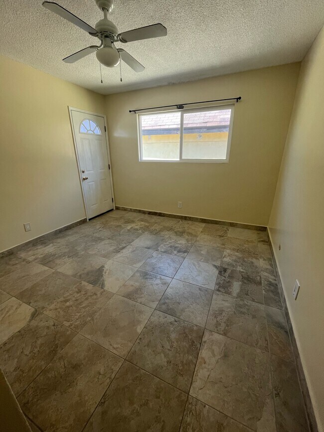 Foto del edificio - 224 E 24th St