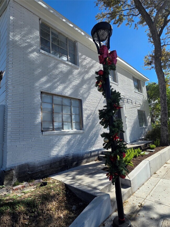 Foto del edificio - 3817 S Shepherd Dr