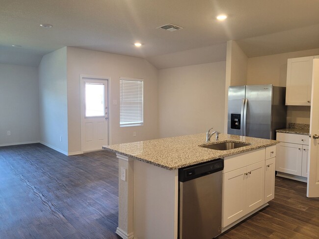 Building Photo - Brand New Home Available in Seguin