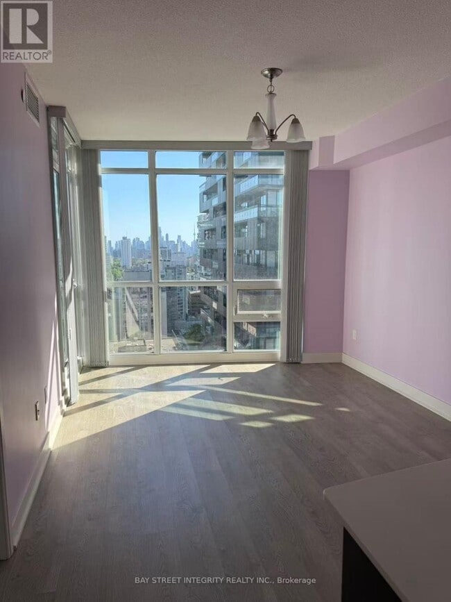 Building Photo - 30 Roehampton Ave