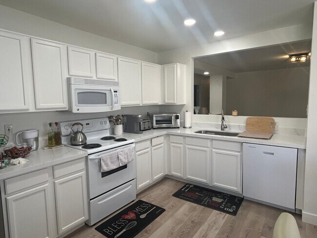 Foto del edificio - 1722 W Amberwood Dr