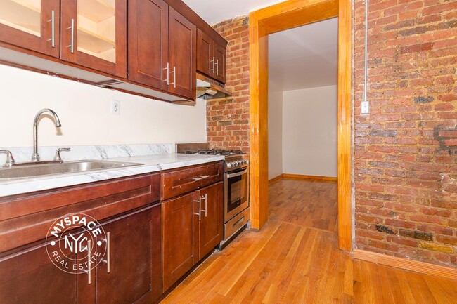 Building Photo - 134 Boerum St