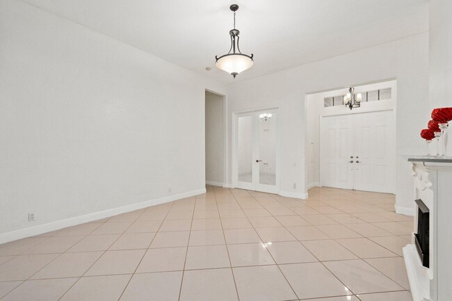 Foto del edificio - 104 NW Rockbridge Ct