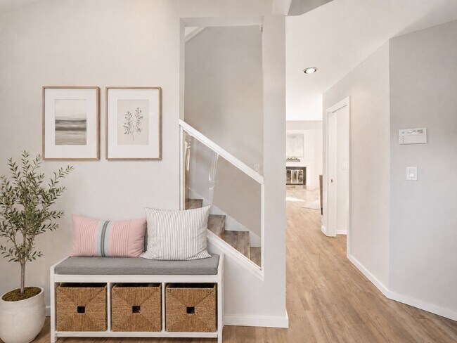 Foto del edificio - Renovated Los Gatos Retreat Backing to Oak Meadow Park