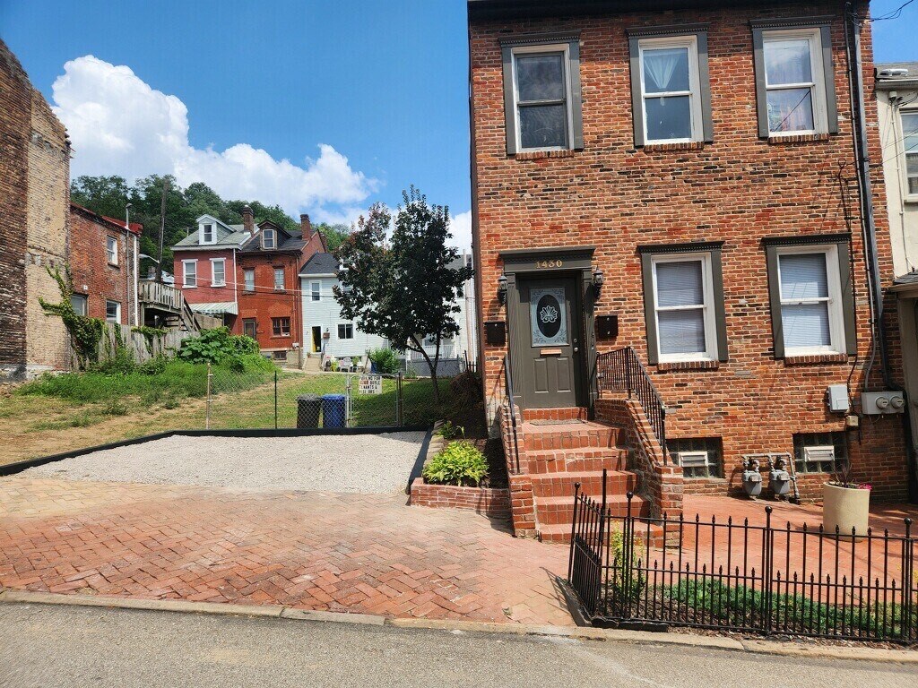 Primary Photo - 1430 Boyle St