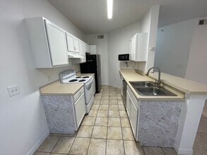 Building Photo - 7915 Preserve Cir