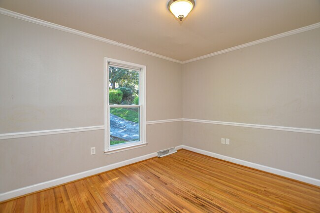 Foto del edificio - 9135 Robert Frost Ln