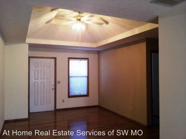 Building Photo - 4043-4045 S Miranda Ct