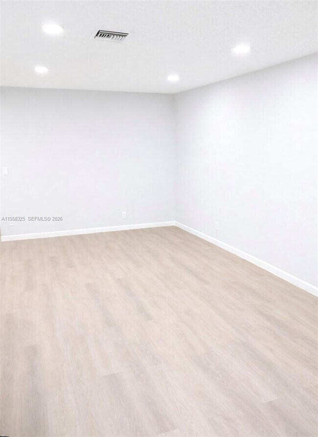 Foto del edificio - 1332 NW 7th Pl