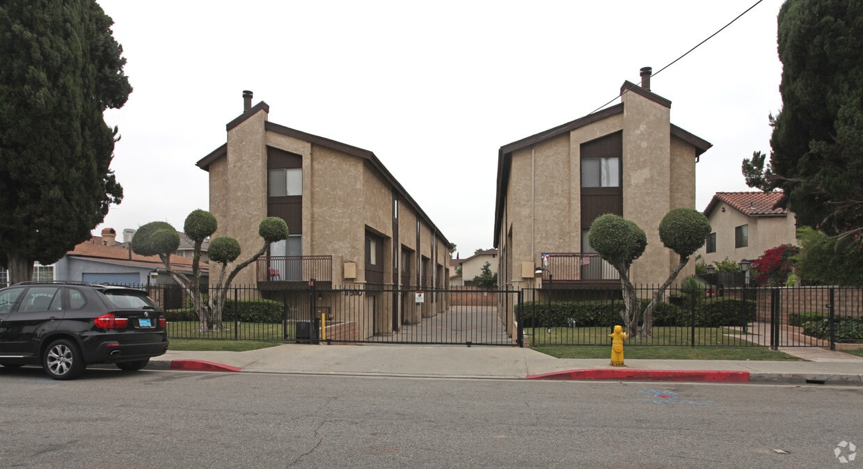 Building Photo - 11930 Deana St