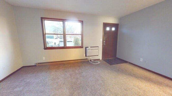 Living Room/ Entrance - 614 Fishlock Ave