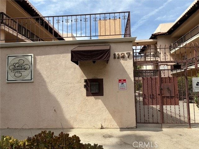 Building Photo - 1127 E Del Mar Blvd
