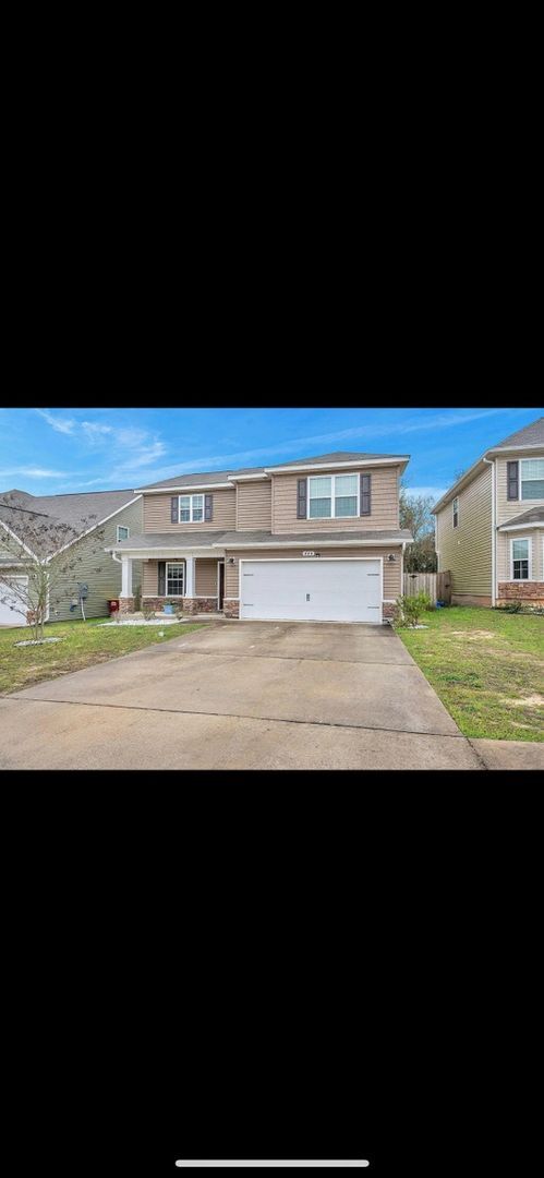 Building Photo - Spacious 5BR House in Crestview