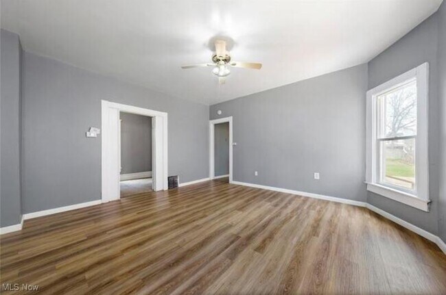 Building Photo - 3414 Daisy Ave