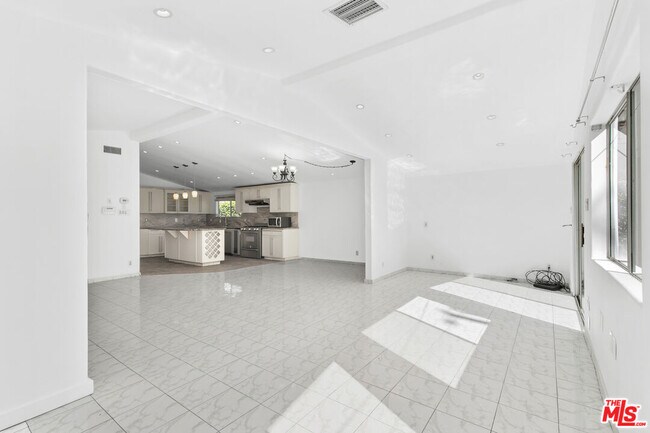 Foto del edificio - 20500 Archwood St