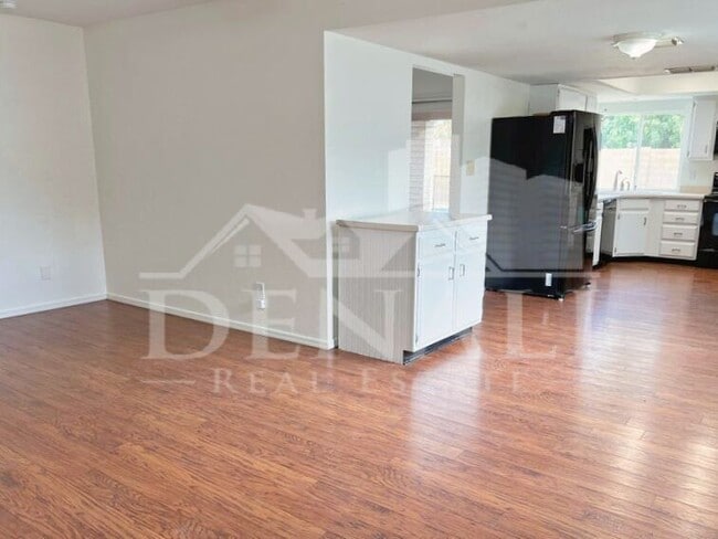 Photo - 647 S Bermuda Cir House