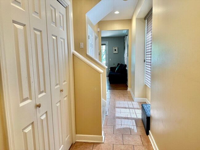 Building Photo - 1509 Stonegate Manor