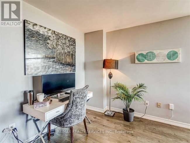 Building Photo - 135 Antibes Dr