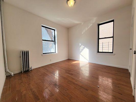 Foto del edificio - 3 bedroom in BRONX NY 10458