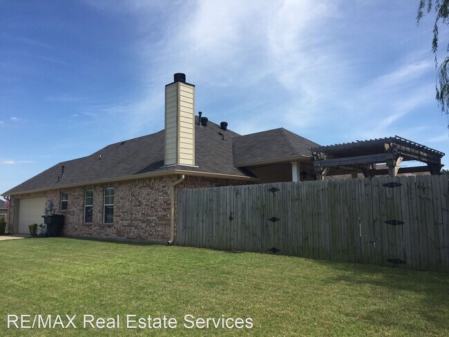Foto del edificio - 3 br, 2 bath House - 637 Whitefield Ln
