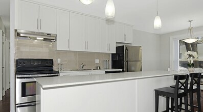 Building Photo - 10 Lamport Ave