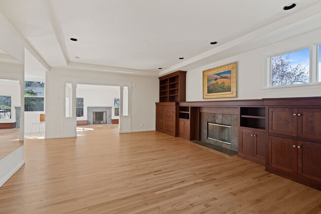 Foto del edificio - 8161 Ragle Pl