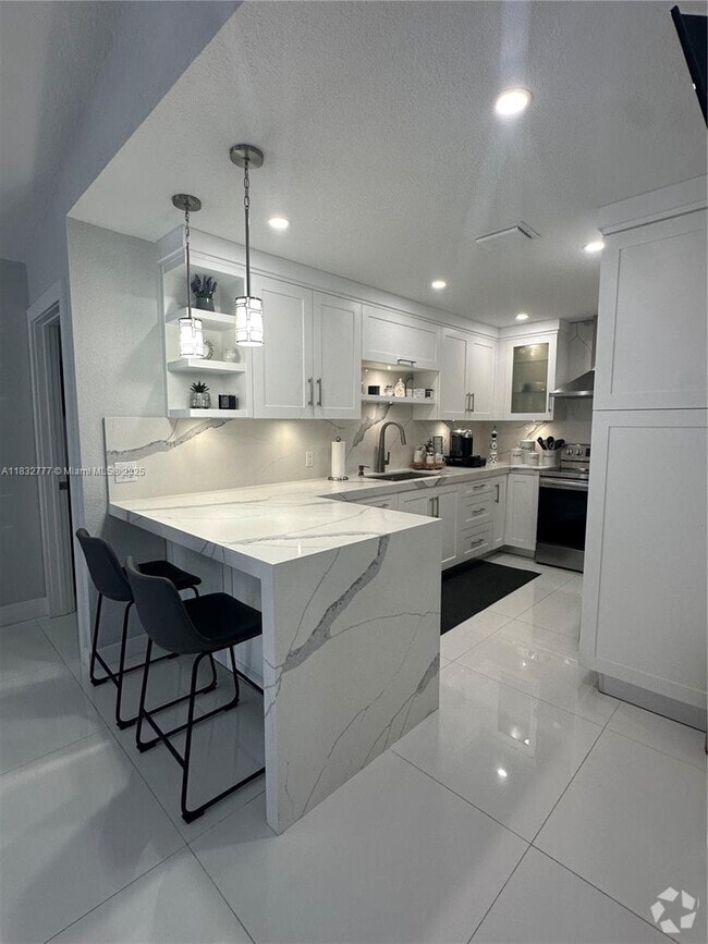 Building Photo - 541 SW 89th Ct