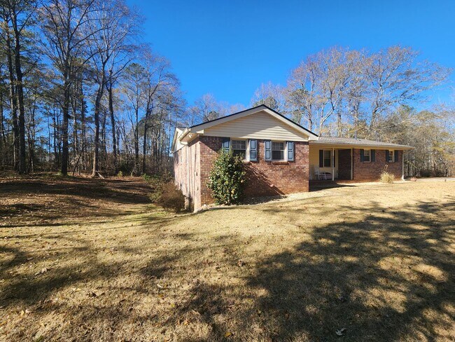 Foto del edificio - 3 Bedroom 2 Bath home in Newnan, GA Large Wooded Lot - Rural Setting