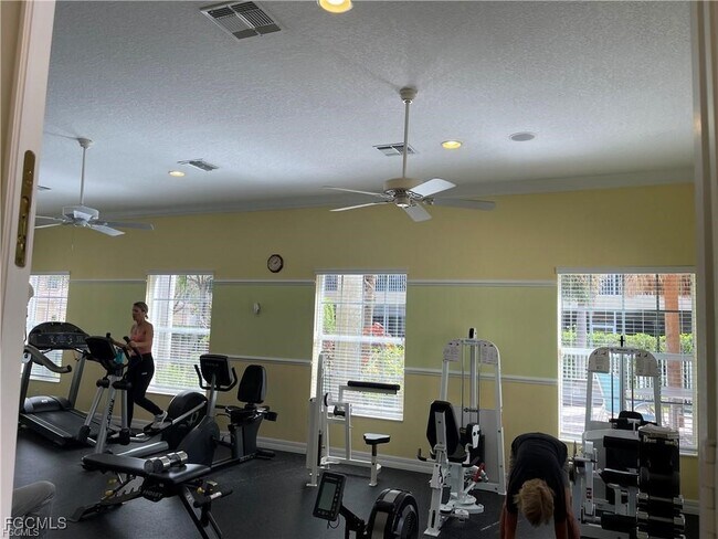 Foto del edificio - 6051 Jonathans Bay Cir