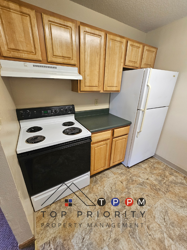 Building Photo - ** FALL MOVE IN SPECIAL ** 2 Bedroom | 1 B...