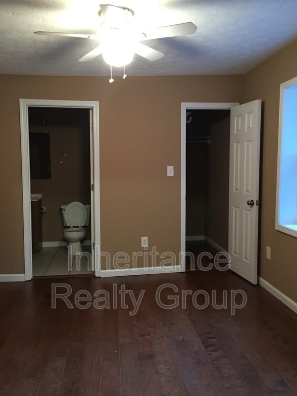 Building Photo - 707 12th Ct