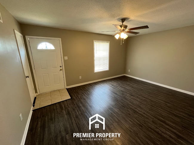 Photo - NEWLY RENOVATED 3BR/2BA in Easthaven | Modern Fireplace & Formal Dining House