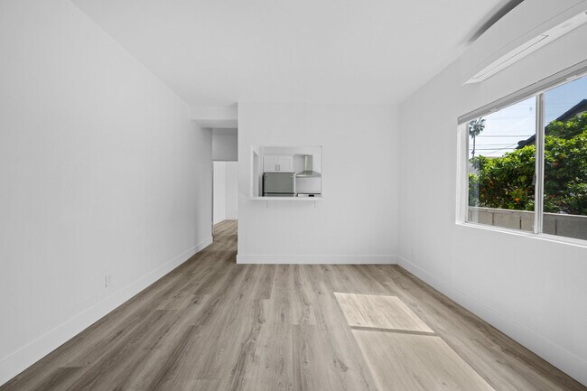 Building Photo - 2314 S Dunsmuir Ave