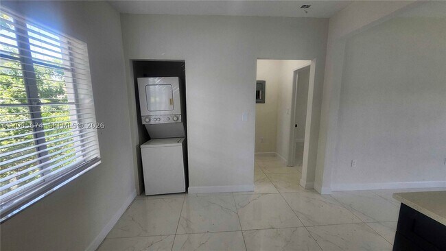 Building Photo - 847 81st St