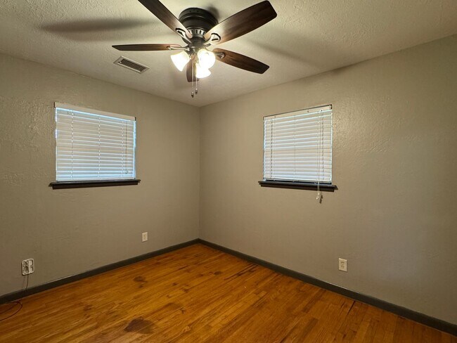 Foto del edificio - 421 NW 57th St