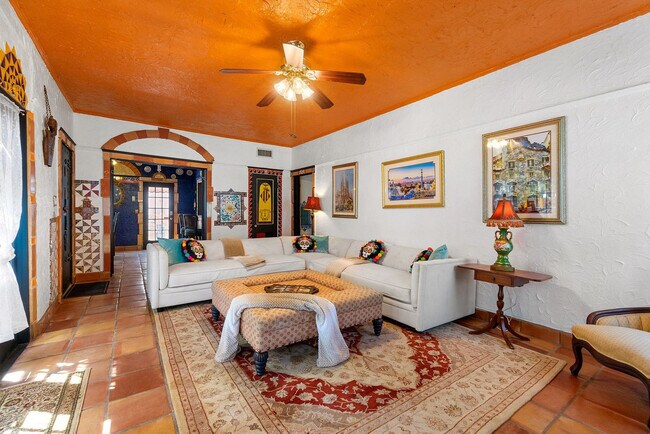 Foto del edificio - 24 Fullerwood Dr
