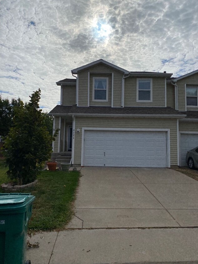 3 bedroom 2 bathroom duplex in Englewood - 3 bedroom 2 bathroom duplex in Englewood