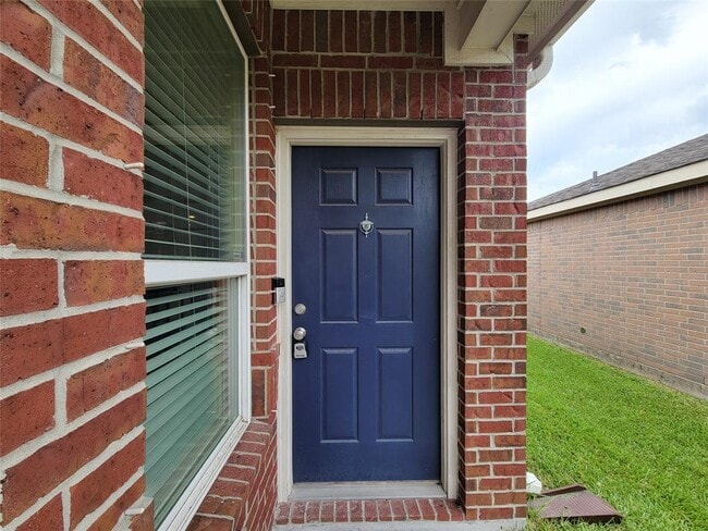 Building Photo - 1610 Pointe Leone