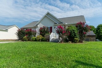 Building Photo - 208 Manning Way