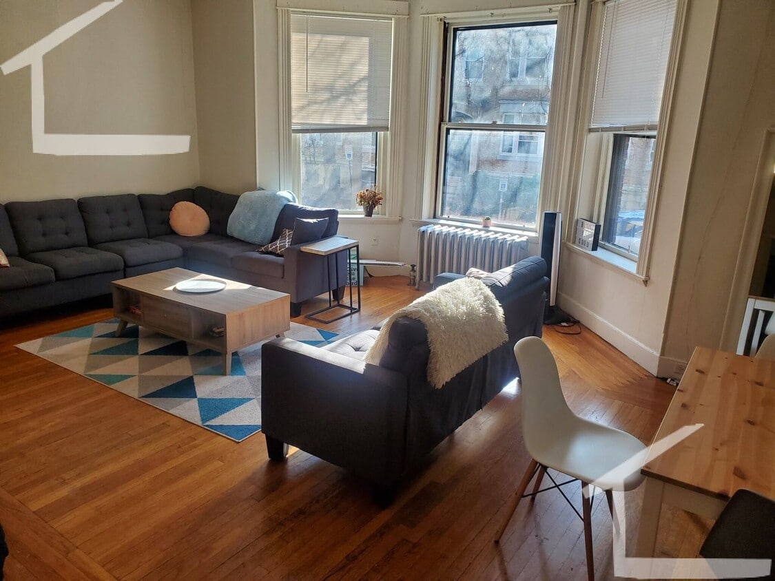 5 Bed • 1.5 Bath • Oversized Apartment Fenway/BU South, 9/1/26, Laundry, Heat/HW Inc. - 5 Bed • 1.5 Bath • Oversized Apartment Fenway/BU South, 9/1/26, Laundry, Heat/HW Inc.