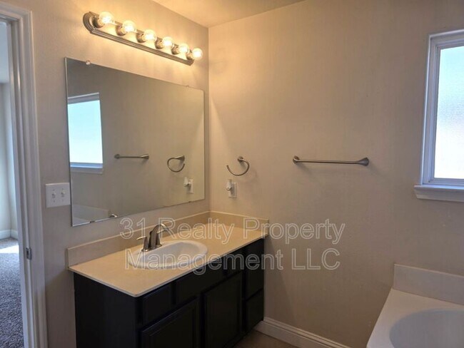 Foto del edificio - 708 E 97th St