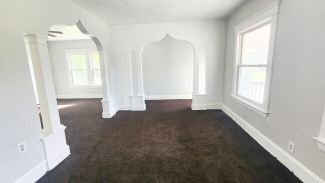 Foto del edificio - 9707 Dickens Ave