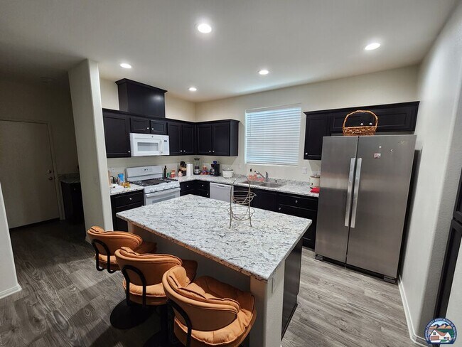 Foto del edificio - 2724 Meadowbrook Dr