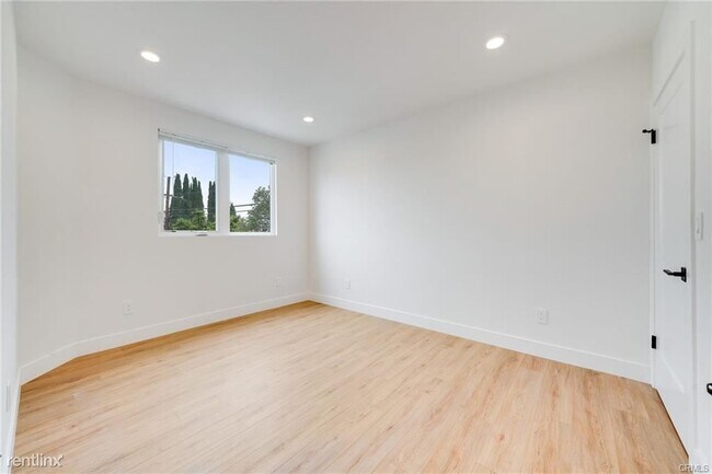 Building Photo - 4 br, 4 bath Townhome - 4866 Pickford Street